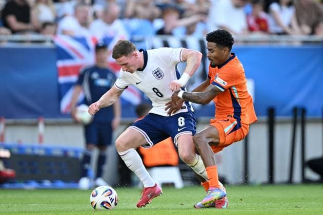 BRATISLAVA - (l-r) Elliot Anderson of England U21, U 21 Ian Maatsen of Holland U21 at the National Football Stadium during the under-21 European Championship, EM, Europameisterschaft semifinal between Young England and Young Oranje. ANP xVIxANPxSportx xxANPxIVx 530486535 originalFilename: 530486535.jpg