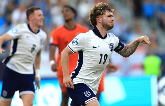 Harvey Elliott of England Under 21 celebrates scoring a goal to make the score 2-1 England U21, U 21 v Netherlands U21, UEFA U21 Championship, Semi-Final, National Football Stadium, Bratislava, Slovakia - 25 Jun 2025Bratislava National Football Stadium Slovakia  Copyright: xNikolaxKrstic Shutterstockx 15373680dv