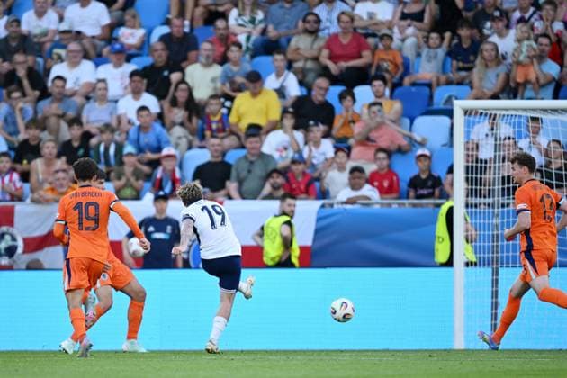 BRATISLAVA - (l-r) Thom van Bergen of Holland U21, U 21 Harvey Elliot of England U21 score the 2-1 at the National Football Stadium during the under-21 European Championship, EM, Europameisterschaft semifinal between Young England and Young Oranje. ANP xVIxANPxSportx xxANPxIVx 530487216 originalFilename: 530487216.jpg