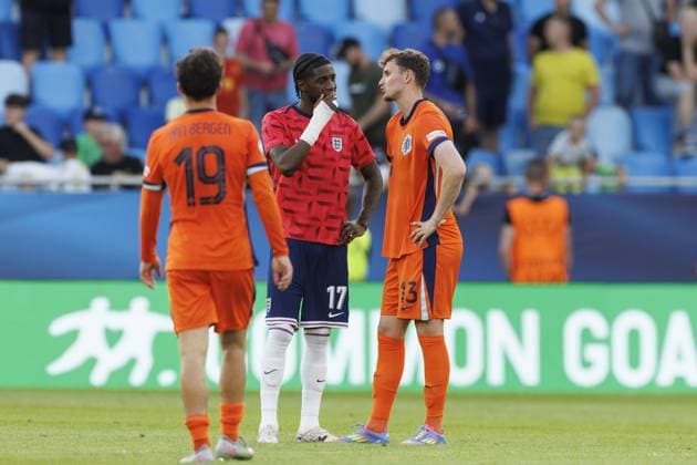 BRATISLAVA , 25-06-2025 , Football stadium Tehelne pole. Narodny football stadium , UEFA U21, U 21 Euro2025 , semi-finals , England U21 - Netherlands U21. (L-R) England U21 player Samuel Iling-Junior, Netherlands U21 player Rav van den Berg after loss 2-1 England U21 - Netherlands U21  x29893789x Copyright: