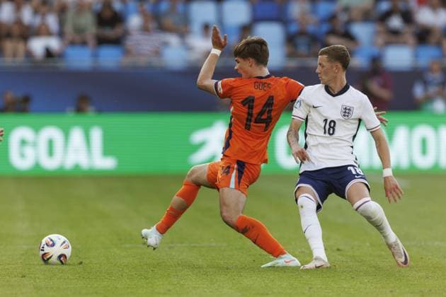 BRATISLAVA , 25-06-2025 , Football stadium Tehelne pole. Narodny football stadium , UEFA U21, U 21 Euro2025 , semi-finals , England U21 - Netherlands U21. (L-R) Netherlands U21 player Wouter Goes, England U21 player Jay Stansfield England U21 - Netherlands U21  x29893792x Copyright: