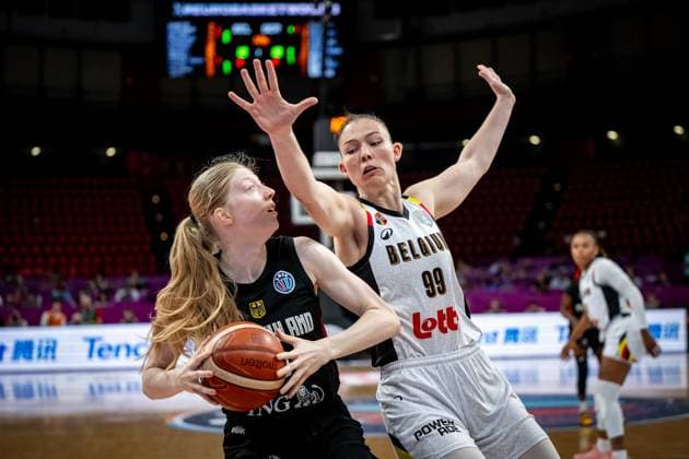 Basketball Piräus 25.06.2025 FIBA Women™s Eurobasket 2025 Viertelfinale Belgien (BEL) - Deutschland (GER) Frida Bühner (Deutschland, No.20) IneJORIS (Belgien, No.99)