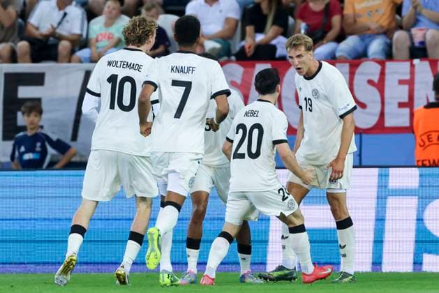 Nelson Weiper (Germany) bejubelt seinen Treffer mit den Teamkollegen, UEFA European Under-21 Championship 2025 Semi-Final, Germany v France, KoÅ¡icka futbalova arÃ na am 25. June 2025 in Kaschau, Slowakei. (Foto von Marco Steinbrenner DeFodi Images) Nelson Weiper (Germany) celebrates his goal with teammates, UEFA European Under-21 Championship 2025 Semi-Final, Germany v France, KoÅ¡icka futbalova arÃ na, June 25, 2025 in KoÅ¡ice, Slovakia. (Photo by Marco Steinbrenner DeFodi Images)