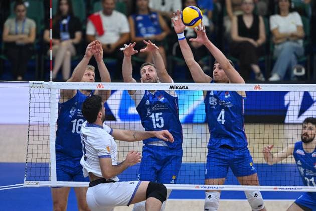 SERBIA vs IRAN DRAZEN LUBURIC, NEMANJA MASULOVIC, VELJKO MASULOVIC volleyball Serbia vs Iran VNL Volleyball nations league Beogradska arena hall, Belgrade 25.06.2025 Foto: VOLLEYBALL, FIVB VOLLEYBALL NATIONS LEAGUE, SERBIA, IRAN Belgrade Belgrade arena Serbia Copyright: xMarkoxMetlas xMNxPressx