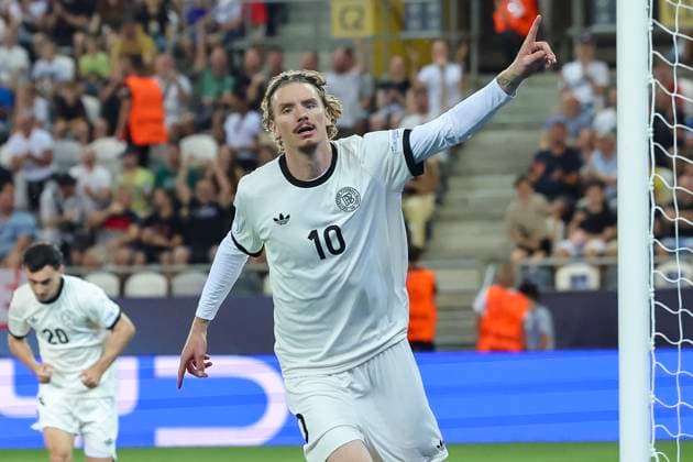 Nick Woltemade (Germany) bejubelt seinen Treffer zum 2:0, UEFA European Under-21 Championship 2025 Semi-Final, Germany v France, KoÅ¡icka futbalova arÃ na am 25. June 2025 in Kaschau, Slowakei. (Foto von Marco Steinbrenner DeFodi Images) Nick Woltemade (Germany) celebrates after scoring his teams second goal, UEFA European Under-21 Championship 2025 Semi-Final, Germany v France, KoÅ¡icka futbalova arÃ na, June 25, 2025 in KoÅ¡ice, Slovakia. (Photo by Marco Steinbrenner DeFodi Images)