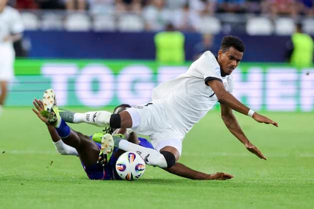 Ismael Doukoure (France) und Ansgar Knauff (Germany) kaempfen um den Ball, UEFA European Under-21 Championship 2025 Semi-Final, Germany v France, KoÅ¡icka futbalova arÃ na am 25. June 2025 in Kaschau, Slowakei. (Foto von Marco Steinbrenner DeFodi Images) Ismael Doukoure (France) und Ansgar Knauff (Germany) battle for the ball, UEFA European Under-21 Championship 2025 Semi-Final, Germany v France, KoÅ¡icka futbalova arÃ na, June 25, 2025 in KoÅ¡ice, Slovakia. (Photo by Marco Steinbrenner DeFodi Images)