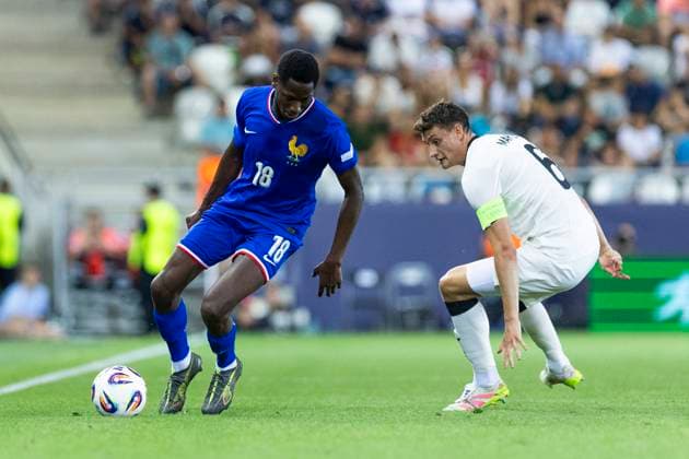 UEFA U21, U 21 Europameisterschaft, Halbfinale: Deutschland - Frankreich; 25.06.2025 Djaoui Cisse (Frankreich, 18), Eric Martel (Deutschland, 6) bei der UEFA U21-Europameisterschaft im Halbfinalspiel Deutschland - Frankreich, am 25.06.2025, Kosice Football Arena, Kosice, Slowakei Copyright: xBEAUTIFULxSPORTS Meuselx
