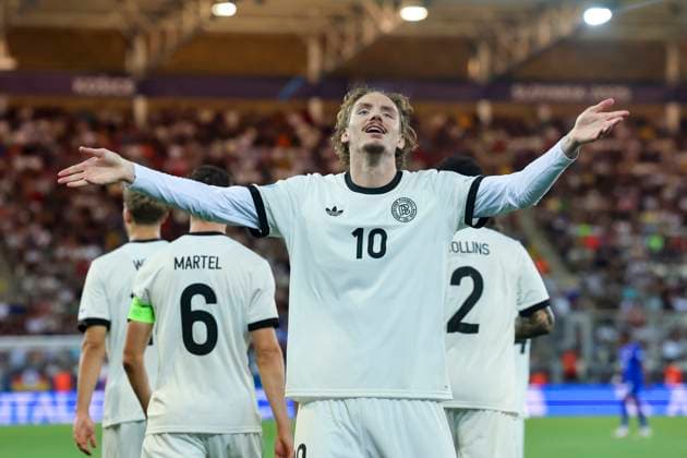 Sport Bilder des Tages Nick Woltemade (Germany) bejubelt seinen Treffer zum 2:0, UEFA European Under-21 Championship 2025 Semi-Final, Germany v France, KoÅ¡icka futbalova arÃ na am 25. June 2025 in Kaschau, Slowakei. (Foto von Marco Steinbrenner DeFodi Images) Nick Woltemade (Germany) celebrates after scoring his teams second goal, UEFA European Under-21 Championship 2025 Semi-Final, Germany v France, KoÅ¡icka futbalova arÃ na, June 25, 2025 in KoÅ¡ice, Slovakia. (Photo by Marco Steinbrenner DeFodi Images)