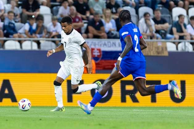UEFA U21, U 21 Europameisterschaft, Halbfinale: Deutschland - Frankreich; 25.06.2025 Ansgar Knauff (Deutschland, 7), Castello Lukeba (Frankreich, 2) bei der UEFA U21-Europameisterschaft im Halbfinalspiel Deutschland - Frankreich, am 25.06.2025, Kosice Football Arena, Kosice, Slowakei Copyright: xBEAUTIFULxSPORTS Meuselx