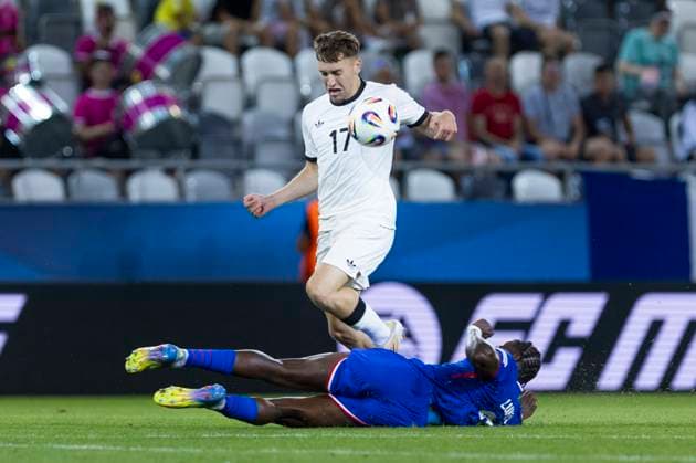 UEFA U21, U 21 Europameisterschaft, Halbfinale: Deutschland - Frankreich; 25.06.2025 Brajan Gruda (Deutschland, 17), Castello Lukeba (Frankreich, 2) bei der UEFA U21-Europameisterschaft im Halbfinalspiel Deutschland - Frankreich, am 25.06.2025, Kosice Football Arena, Kosice, Slowakei Copyright: xBEAUTIFULxSPORTS Meuselx