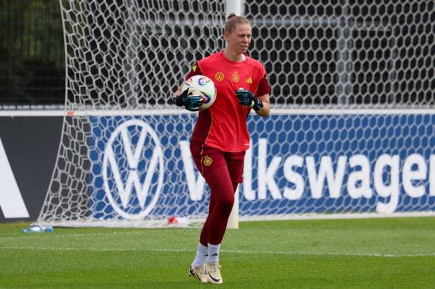 Herzogenaurach, Deutschland 23. Juni 2025: DFB - Fußball-Frauen-Nationalmannschaft - EM-Trainingslager I - medienoffenes Training Im Bild: Torhüterin Rafaela Borggräfe Borggraefe (Deutschland) beim Training in Herzogenaurach Adi-Dassler-Stadion Bayern Copyright: xFotostandx xFantinix