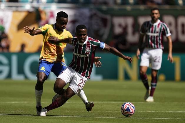 Mamelodi Sundowns v Fluminense - FIFA Club World Cup 2025 MIAMI GARDENS, FLORIDA - JUNE 25: Jhon Arias right winger of Fluminense and Colombia and Lucas Ribeiro second striker of Mamelodi Sundowns and Brazil during the FIFA Club World Cup 2025 group F match between Mamelodi Sundowns FC and Fluminense FC at Hard Rock Stadium on June 25, 2025 in Miami Gardens, Florida. Jose Hernandez Anadolu Florida United States. Editorial use only. Please get in touch for any other usage.  Copyright: x2025xAnadoluxJosexHernandezx