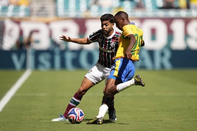 Mamelodi Sundowns v Fluminense - FIFA Club World Cup 2025 MIAMI GARDENS, FLORIDA - JUNE 25: Divine Lunga left-back of Mamelodi Sundowns and Zimbabwe and Nonato central midfield of Fluminense and Brazil during the FIFA Club World Cup 2025 group F match between Mamelodi Sundowns FC and Fluminense FC at Hard Rock Stadium on June 25, 2025 in Miami Gardens, Florida. Jose Hernandez Anadolu Florida United States. Editorial use only. Please get in touch for any other usage.  Copyright: x2025xAnadoluxJosexHernandezx