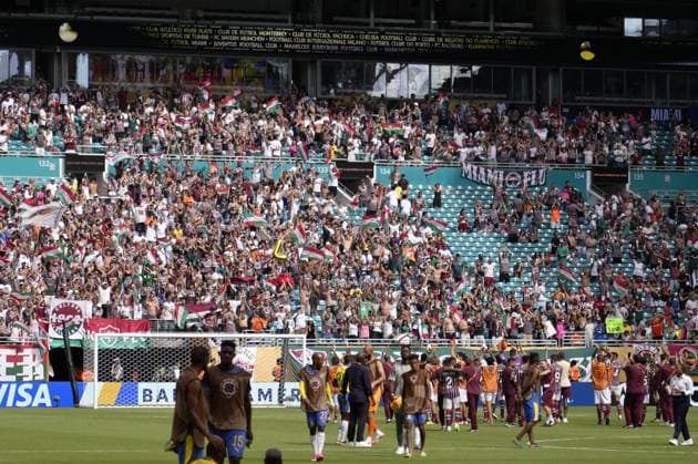 Mamelodi Sundowns v Fluminense - FIFA Club World Cup 2025 MIAMI GARDENS, FLORIDA - JUNE 25: Flamingo payers celebrate the pass to the round of 16 after the FIFA Club World Cup 2025 group F match between Mamelodi Sundowns FC and Fluminense FC at Hard Rock Stadium on June 25, 2025 in Miami Gardens, Florida. Jose Hernandez Anadolu Florida United States. Editorial use only. Please get in touch for any other usage.  Copyright: x2025xAnadoluxJosexHernandezx