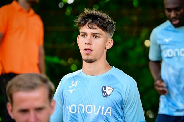 Cajetan Lenz 34 (Vfl Bochum), VfL Bochum Trainingsauftakt, Fussball, 2. Bundesliga, 22. Spieltag, 25.06.2025 DFB regulations prohibit any use of photographs as image sequences and or quasi-video Bochum Nordrhein-Westfalen Deutschland *** Cajetan Lenz 34 Vfl Bochum , VfL Bochum Trainingsauftakt, Fußball, 2 Bundesliga, 22 Spieltag, 25 06 2025 DFB regulations prohibit any use of photographs as image sequences and or quasi video Bochum Nordrhein Westfalen Germany Copyright: xkolbert-press MarcxNiemeyerx
