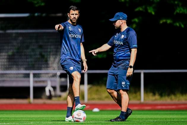 Anthony Losilla (Co-Trainer VfL Bochum) und Marc Andre Kruska (Co-Trainer VfL Bochum), VfL Bochum Trainingsauftakt, Fussball, 2. Bundesliga, 22. Spieltag, 25.06.2025 DFB regulations prohibit any use of photographs as image sequences and or quasi-video Bochum Nordrhein-Westfalen Deutschland