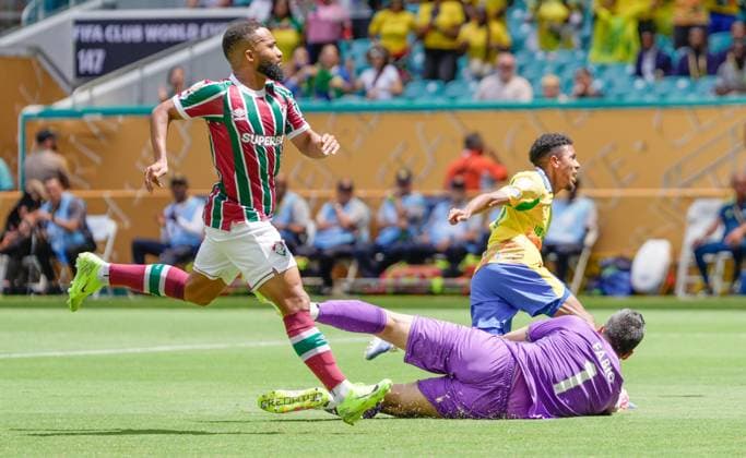 RECORD DATE NOT STATED Match between mamelodi sundowns and fluminense Miami(fl), 06 25 2025 -soccer mamelodi sundowns fluminese- fluminense player samuel xavier and goalkeeper fabio during a match between mamelodi sundowns and fluminense, valid for the club world cup held at the hard rock stadium, in the city of miami in florida this wednesday, june 25, 2025. (Foto: Briant Mendez Thenews2 imago images) SPO  Copyright: xBriantxmendezx