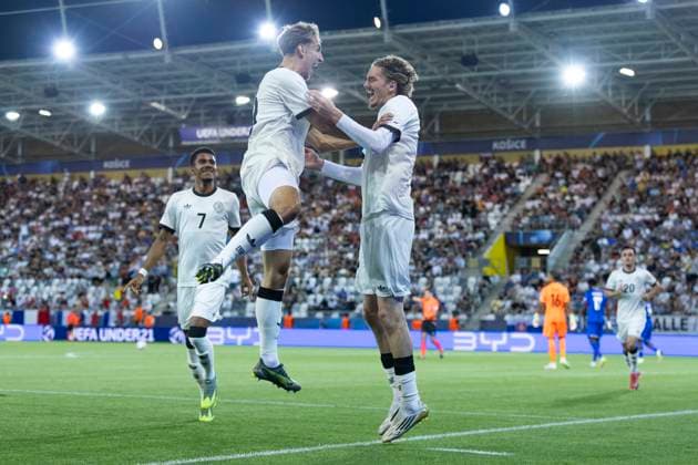 Sport Bilder des Tages UEFA U21, U 21 Europameisterschaft, Halbfinale: Deutschland - Frankreich; 25.06.2025 Nick Woltemade (Deutschland, 10) jubelt nach seinem Tor mit Nelson Weiper (Deutschland, 19) und Ansgar Knauff (Deutschland, 7) bei der UEFA U21-Europameisterschaft im Halbfinalspiel Deutschland - Frankreich, am 25.06.2025, Kosice Football Arena, Kosice, Slowakei Copyright: xBEAUTIFULxSPORTS Meuselx