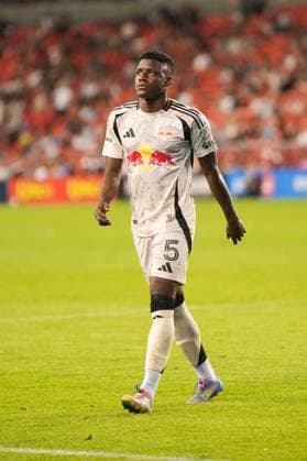 Toronto FC v New York Red Bulls - Major League Soccer MLS, Fussball Herren, USA TORONTO, CANADA - JUNE 25 : Omar Valencia of New York Red Bulls during MLS League match between Toronto FC and New York Red Bulls at BMO Field in Toronto, Canada on June 25, 2025. Mert Alper Dervis Anadolu Toronto Canada. Editorial use only. Please get in touch for any other usage.  Copyright: x2025xAnadoluxMertxAlperxDervisx