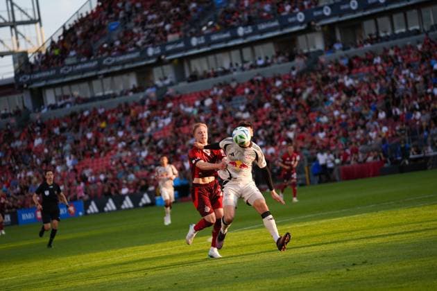 Toronto FC v New York Red Bulls - Major League Soccer MLS, Fussball Herren, USA TORONTO, CANADA - JUNE 25 : Ola Brynhildsen of Toronto FC in action during MLS League match between Toronto FC and New York Red Bulls at BMO Field in Toronto, Canada on June 25, 2025. Mert Alper Dervis Anadolu Toronto Canada. Editorial use only. Please get in touch for any other usage.  Copyright: x2025xAnadoluxMertxAlperxDervisx