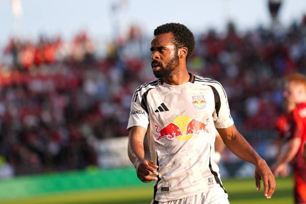 Toronto FC v New York Red Bulls - Major League Soccer MLS, Fussball Herren, USA TORONTO, CANADA - JUNE 25 : Raheem Edwards of New York Red Bulls in action during MLS League match between Toronto FC and New York Red Bulls at BMO Field in Toronto, Canada on June 25, 2025. Mert Alper Dervis Anadolu Toronto Canada. Editorial use only. Please get in touch for any other usage.  Copyright: x2025xAnadoluxMertxAlperxDervisx
