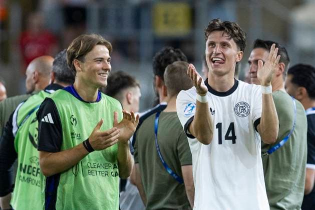 UEFA U21, U 21 Europameisterschaft, Halbfinale: Deutschland - Frankreich; 25.06.2025 Caspar Jander (Deutschland, 16), Tim Oermann (Deutschland, 14) bei der UEFA U21-Europameisterschaft im Halbfinalspiel Deutschland - Frankreich, am 25.06.2025, Kosice Football Arena, Kosice, Slowakei Copyright: xBEAUTIFULxSPORTS Meuselx