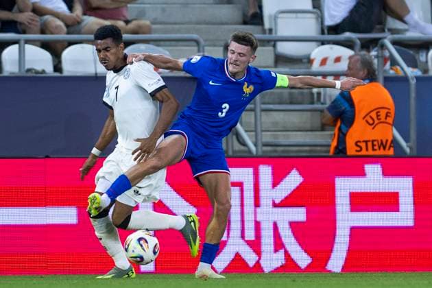 UEFA U21, U 21 Europameisterschaft, Halbfinale: Deutschland - Frankreich; 25.06.2025 Ansgar Knauff (Deutschland, 7), Quentin Merlin (Frankreich, 3) bei der UEFA U21-Europameisterschaft im Halbfinalspiel Deutschland - Frankreich, am 25.06.2025, Kosice Football Arena, Kosice, Slowakei Copyright: xBEAUTIFULxSPORTS Meuselx