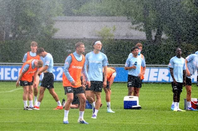 DEU, DFL, 2. FBL Hertha BSC, Training, 26.06.2025, Sportforum, Berlin, DEU, DFL, 2. FBL Hertha BSC, Training, im Bild Fabian Reese (Hertha BSC Berlin 11), Michael Cuisance (Hertha BSC Berlin 27), Wassersprenger DFL - regulations prohibit any use of Photographs as image sequences and or quasi-video