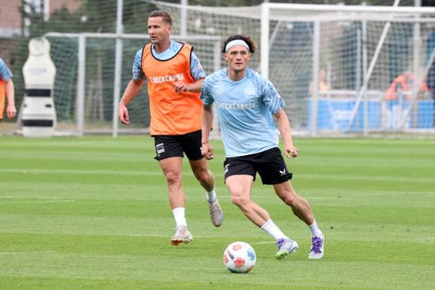 DEU, DFL, 2. FBL Hertha BSC, Training, 26.06.2025, Sportforum, Berlin, DEU, DFL, 2. FBL Hertha BSC, Training, im Bild Fabian Reese (Hertha BSC Berlin 11), Paul Seguin (Hertha BSC Berlin 55) DFL - regulations prohibit any use of Photographs as image sequences and or quasi-video