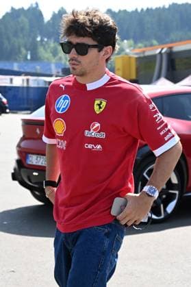 26.06.2025, xsvx, Motorsport FIA Formel 1, Grand Prix von Österreich v.l. Ankunft Charles Leclerc (Ferrari) Startnummer 16 (FIA REGULATIONS PROHIBIT ANY USE OF PHOTOGRAPHS as IMAGE SEQUENCES and or QUASI-VIDEO) Zeltweg-Spielberg