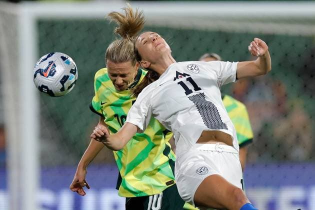 SOCCER AUSTRALIA SLOVENIA, Emily van Egmond of Australia and Lara Prasnikar of Slovenia compete for the ball during the Women s friendly soccer match between Australia and Slovenia at HBF Park in Perth, Thursday, June 26, 2025. ( NO ARCHIVING Perth Western Australia Australia  Copyright: xRichardxWainwrightx 20250626158056570032