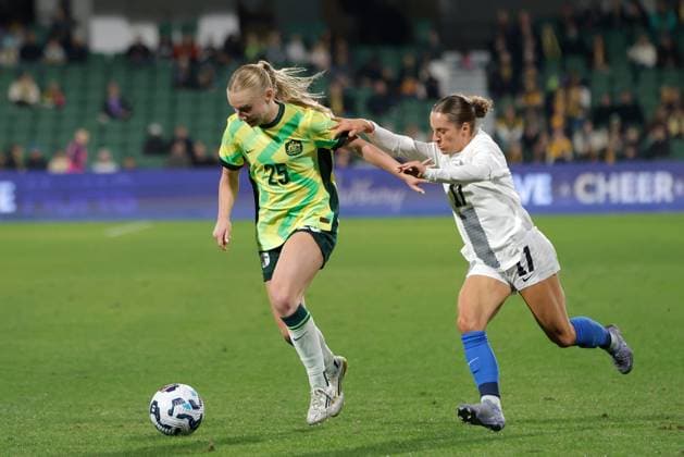 SOCCER AUSTRALIA SLOVENIA, Holly McNamara of Australia under pressure from Izabela Krizaj of Slovenia during the Women s friendly soccer match between Australia and Slovenia at HBF Park in Perth, Thursday, June 26, 2025. ( NO ARCHIVING Perth Western Australia Australia  Copyright: xRichardxWainwrightx 20250626197623902503