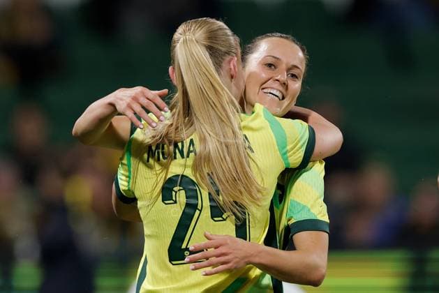 SOCCER AUSTRALIA SLOVENIA, Holly McNamara of Australia is congratulated by Hayley Raso after scoring a goal during the Women s friendly soccer match between Australia and Slovenia at HBF Park in Perth, Thursday, June 26, 2025. ( NO ARCHIVING Perth Western Australia Australia  Copyright: xRichardxWainwrightx 20250626133163930110
