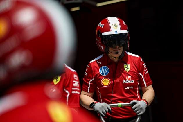 F1 - AUSTRIAN GRAND PRIX 2025 Scuderia Ferrari mechanic, mecanicien, mechanics pitstop practice during the Formula 1 MSC Cruises Austrian Grand Prix 2025, 11th round of the 2025 FIA Formula One World Championship, WM, Weltmeisterschaft from June 27 to 29, 2025 on the Red Bull Ring, in Spielberg, Austria - SpielbergAustria  Copyright: xXavixBonillax