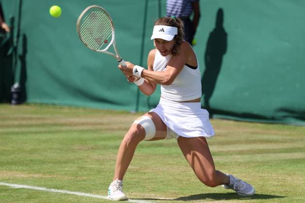 June 26, 2025, London, Celestynow, United Kingdom: IVA JOVIC of USA during the match against K. Kawa of Poland in the third round of qualification of Championships 2025 at Wimbledon AELTC in London. London United Kingdom - ZUMAc278 20250626_zsp_c278_003 Copyright: xMarcinxCholewinskix