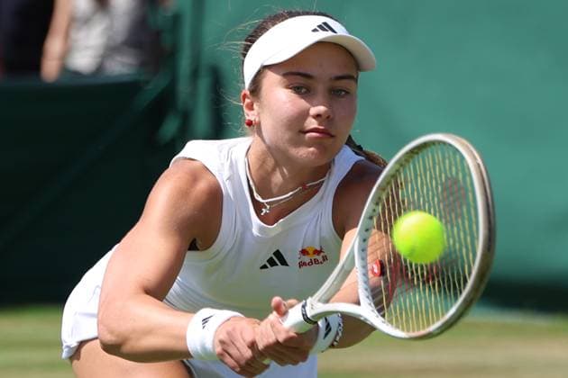June 26, 2025, London, Celestynow, United Kingdom: IVA JOVIC of the USA during the match against K. Kawa of Poland in the third round of qualification at Wimbledon WTA, Tennis Damen in London. London United Kingdom - ZUMAc278 20250626_zsp_c278_007 Copyright: xMarcinxCholewinskix