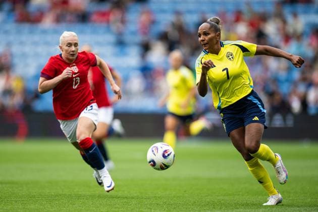 250626 Thea Bjelde of Norway and Madelen Janogy of Sweden during the International Friendly, Länderspiel, Nationalmannschaft football match between Norway and Sweden on June 26, 2025 in Oslo. Photo: Jon Olav Nesvold BILDBYRAN COP 217 VG0773 bbeng fotboll football soccer fotball träningslandskamp privatlandskamp landskamp international friendly norge norway sweden sverige dam Copyright: JONxOLAVxNESVOLD BB250626JE016