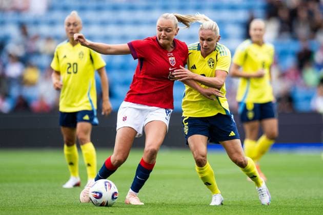 250626 Frida Maanum of Norway and Jonna Andersson of Sweden during the International Friendly, Länderspiel, Nationalmannschaft football match between Norway and Sweden on June 26, 2025 in Oslo. Photo: Jon Olav Nesvold BILDBYRAN COP 217 VG0773 bbeng fotboll football soccer fotball träningslandskamp privatlandskamp landskamp international friendly norge norway sweden sverige dam Copyright: JONxOLAVxNESVOLD BB250626JE019