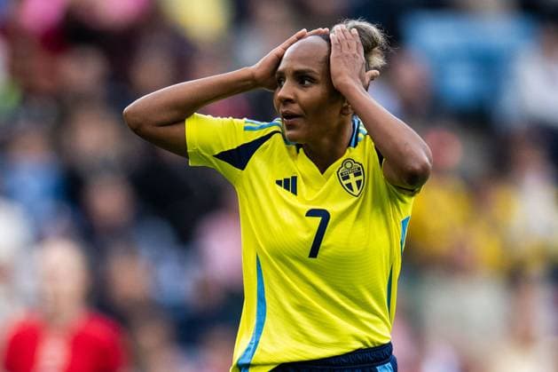 250626 Madelen Janogy of Sweden looks dejected during the International Friendly, Länderspiel, Nationalmannschaft football match between Norway and Sweden on June 26, 2025 in Oslo. Photo: Jon Olav Nesvold BILDBYRAN COP 217 VG0773 bbeng fotboll football soccer fotball träningslandskamp privatlandskamp landskamp international friendly norge norway sweden sverige dam depp Copyright: JONxOLAVxNESVOLD BB250626JE020