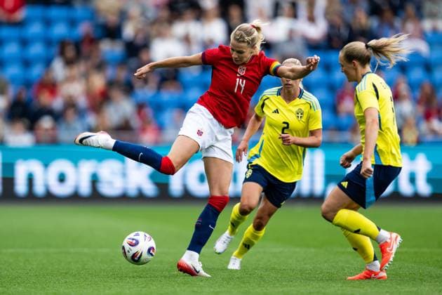 250626 Ada Hegerberg of Norway and Magdalena Eriksson of Sweden during the International Friendly, Länderspiel, Nationalmannschaft football match between Norway and Sweden on June 26, 2025 in Oslo. Photo: Mathias Bergeld BILDBYRAN kod MB VG0773 bbeng fotboll football soccer fotball träningslandskamp privatlandskamp landskamp international friendly norge norway sweden sverige dam Copyright: MATHIASxBERGELD BB250626MB037