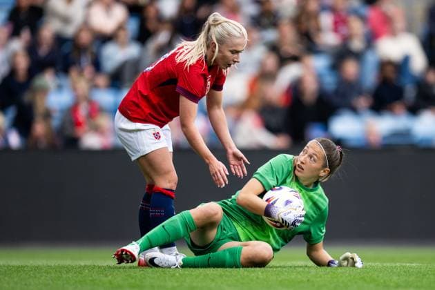 Sport Bilder des Tages 250626 Thea Bjelde and goalkeeper Cecilie Fiskerstrand of Norway during the International Friendly, Länderspiel, Nationalmannschaft football match between Norway and Sweden on June 26, 2025 in Oslo. Photo: Jon Olav Nesvold BILDBYRAN COP 217 VG0773 bbeng fotboll football soccer fotball träningslandskamp privatlandskamp landskamp international friendly norge norway sweden sverige dam Copyright: JONxOLAVxNESVOLD BB250626JE037