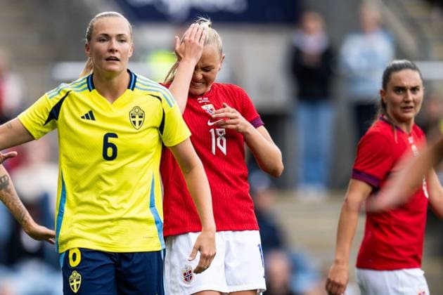 250626 Frida Maanum of Norway in pain during the International Friendly, Länderspiel, Nationalmannschaft football match between Norway and Sweden on June 26, 2025 in Oslo. Photo: Jon Olav Nesvold BILDBYRAN COP 217 VG0773 bbeng fotboll football soccer fotball träningslandskamp privatlandskamp landskamp international friendly norge norway sweden sverige dam skada Copyright: JONxOLAVxNESVOLD BB250626JE038