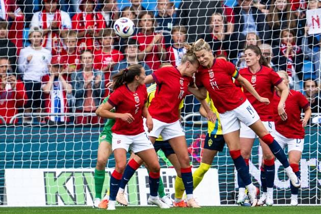 Sport Bilder des Tages 250626 Frida Maanum and Ada Hegerberg of Norway during the International Friendly, Länderspiel, Nationalmannschaft football match between Norway and Sweden on June 26, 2025 in Oslo. Photo: Mathias Bergeld BILDBYRAN kod MB VG0773 bbeng fotboll football soccer fotball träningslandskamp privatlandskamp landskamp international friendly norge norway sweden sverige dam Copyright: MATHIASxBERGELD BB250626MB050
