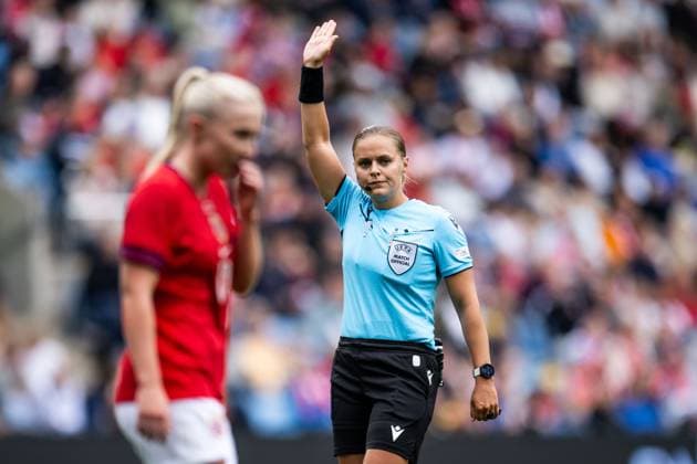 250626 Referee Nanna Andersen during the International Friendly, Länderspiel, Nationalmannschaft football match between Norway and Sweden on June 26, 2025 in Oslo. Photo: Jon Olav Nesvold BILDBYRAN COP 217 VG0773 bbeng fotboll football soccer fotball träningslandskamp privatlandskamp landskamp international friendly norge norway sweden sverige dam Copyright: JONxOLAVxNESVOLD BB250626JE047