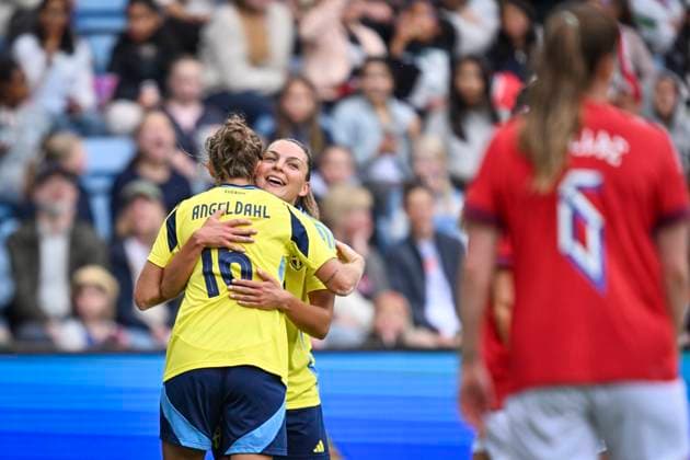 MALMÖ, SVERIGE 20250626 Sveriges Filippa Angeldahl jublar med Johanna Rytting Kaneryd efter att ha gjort 0-2 under damernas landskamp i fotboll mellan Norge och Sverige pa Ulleval Stadion i Oslo. MALMÖ SVERIGE x9200x Copyright: xBjörnxLarssonxRosvall TTx LANDSKAMP NORGE-SVERIGE