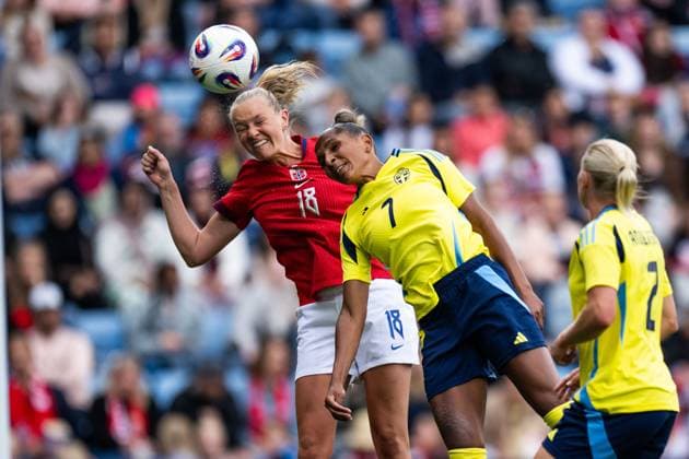 250626 Frida Maanum of Norway against Madelen Janogy of Sweden during the International Friendly, Länderspiel, Nationalmannschaft football match between Norway and Sweden on June 26, 2025 in Oslo. Photo: Jon Olav Nesvold BILDBYRAN COP 217 VG0773 bbeng fotboll football soccer fotball träningslandskamp privatlandskamp landskamp international friendly norge norway sweden sverige dam Copyright: JONxOLAVxNESVOLD BB250626JE069