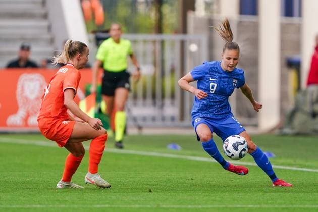 2025-06-26 Netherlands v Finland - Women s International Friendly, Länderspiel, Nationalmannschaft Match KOOI STADION, NETHERLANDS - JUNE 26: Katariina Kosola of Finland runs with the ball during the Women s International Friendly Match match between Netherlands and Finland at Leeuwarden on June 26, 2025 in Kooi Stadion, Netherlands. Kooi Stadion Leeuwarden Netherlands Content not available for redistribution in The Netherlands directly or indirectly through any third parties. Copyright: xAndrexWeeningx