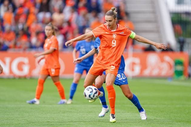 2025-06-26 Netherlands v Finland - Women s International Friendly, Länderspiel, Nationalmannschaft Match KOOI STADION, NETHERLANDS - JUNE 26: Vivianne Miedema of the Netherlands kicks the ball during the Women s International Friendly Match match between Netherlands and Finland at Leeuwarden on June 26, 2025 in Kooi Stadion, Netherlands. Kooi Stadion Leeuwarden Netherlands Content not available for redistribution in The Netherlands directly or indirectly through any third parties. Copyright: xAndrexWeeningx