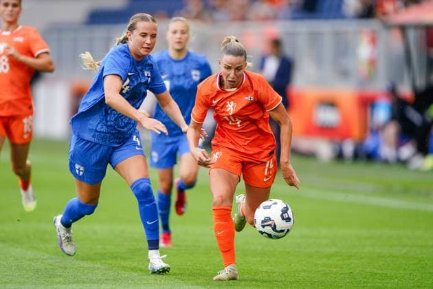 2025-06-26 Netherlands v Finland - Women s International Friendly, Länderspiel, Nationalmannschaft Match KOOI STADION, NETHERLANDS - JUNE 26: Ria Oling of Finland battles for possession with Jackie Groenen of the Netherlands during the Women s International Friendly Match match between Netherlands and Finland at Leeuwarden on June 26, 2025 in Kooi Stadion, Netherlands. Kooi Stadion Leeuwarden Netherlands Content not available for redistribution in The Netherlands directly or indirectly through any third parties. Copyright: xAndrexWeeningx