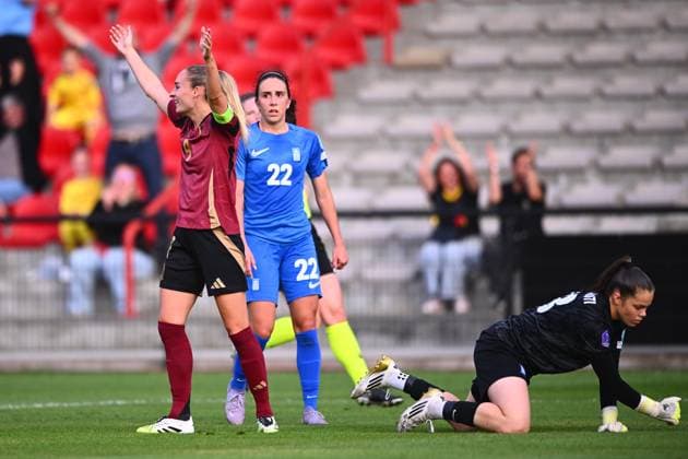 Belgium Red Flames vs Greece - Friendly international MOLENBEEK, BELGIUM - JUNE 26 : Wullaert Tessa forward of Belgium celebrates scoring a goal with teammates pictured during the International Friendly, Länderspiel, Nationalmannschaft game between Belgium and Greece. The last match before leaving to the European Championships. on June 26, 2025 in Molenbeek, Belgium, 26 06 2025 ( Photo Gregory Van Gansen Photonews ) Molenbeek Belgium  Copyright: xGvgx